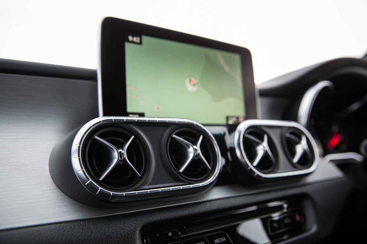 Mercedes-Benz X-Class 2019 infotainment