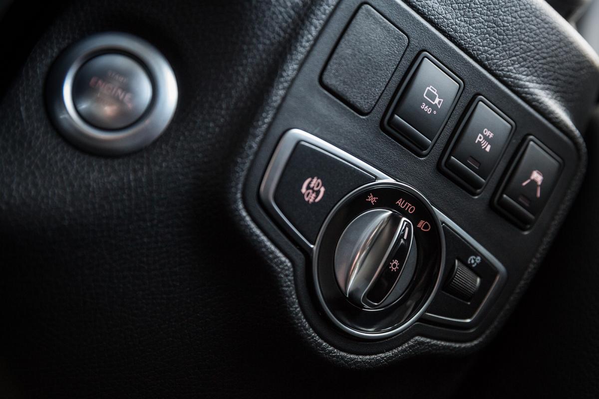 Mercedes-Benz X-Class 2019 RHD control details