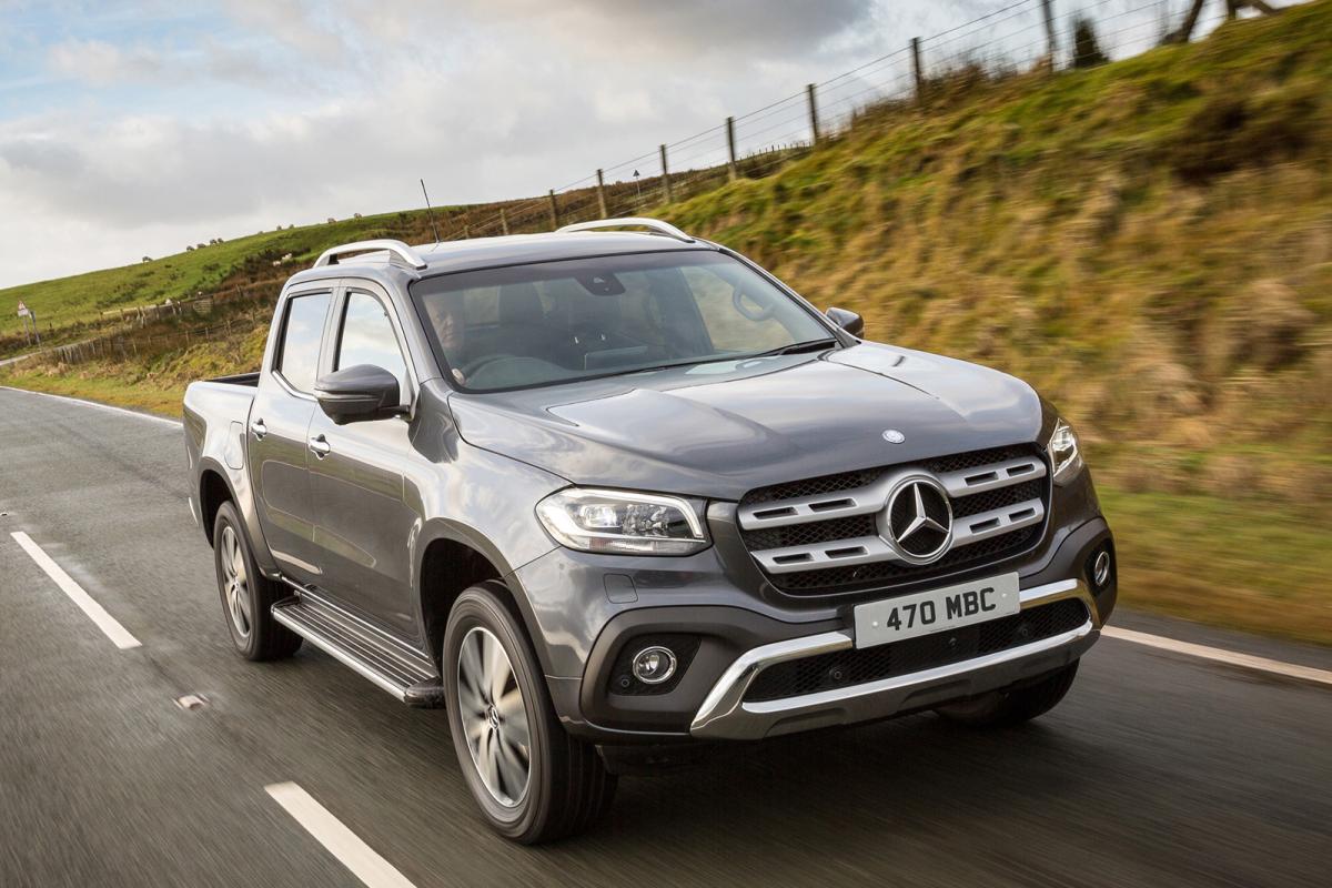 Mercedes-Benz X-Class 2019 right forward tracking