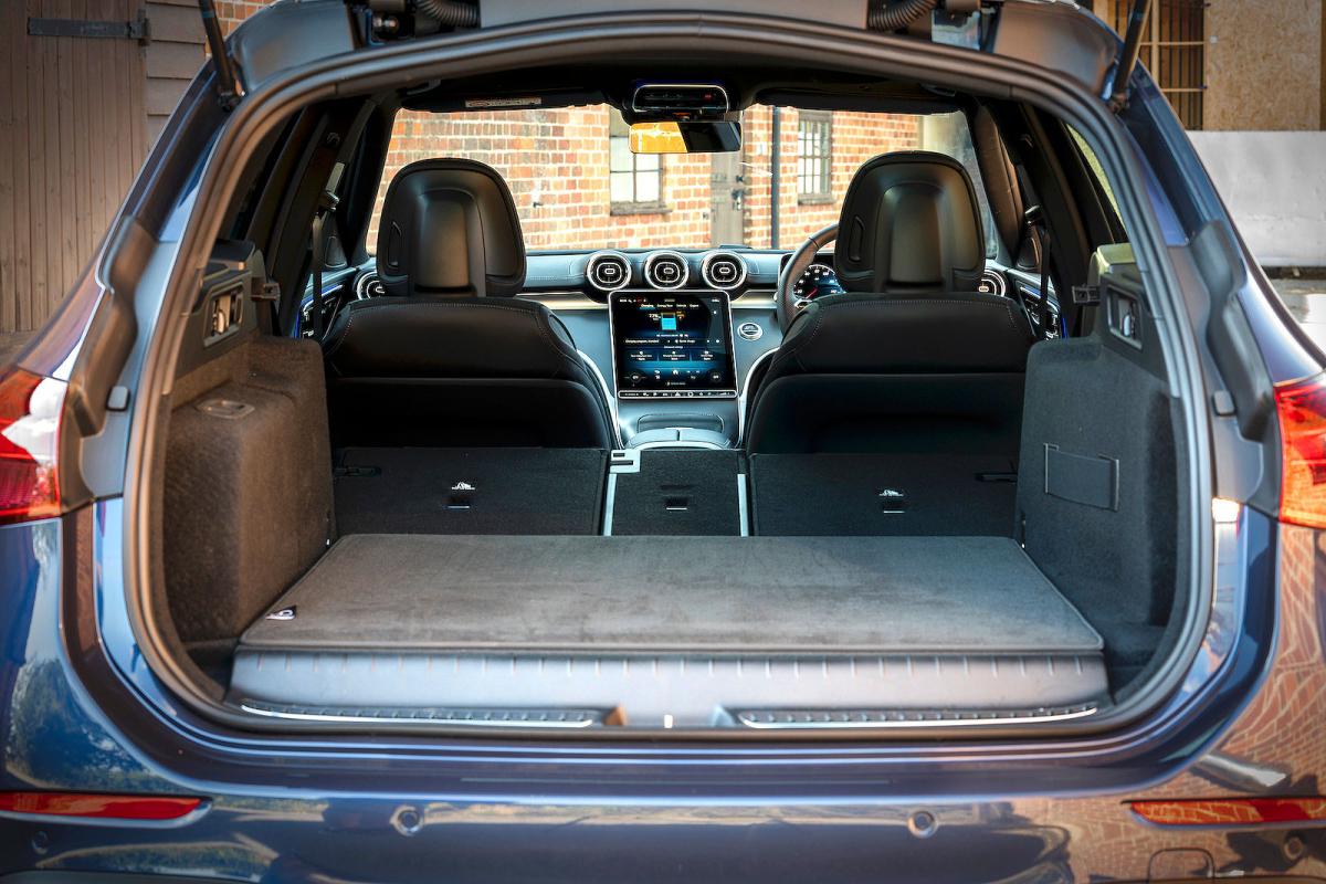 Mercedes C-Class Estate boot