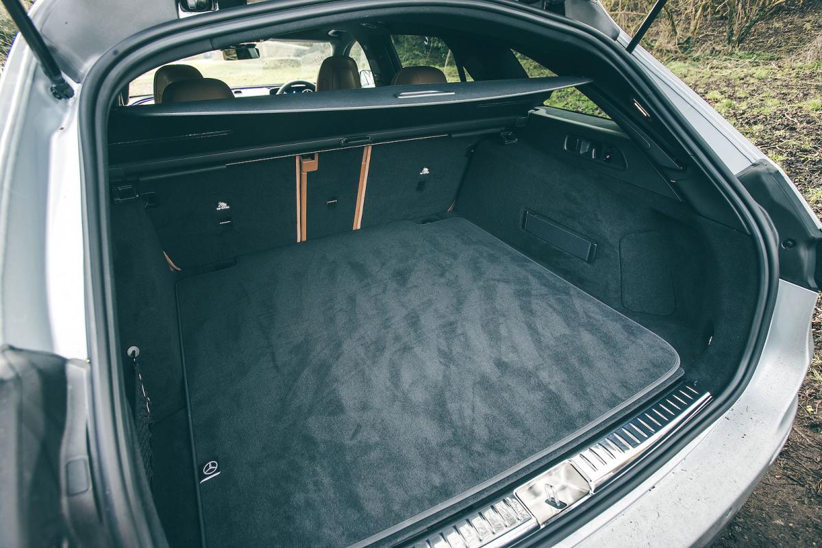 Mercedes E-Class Estate boot