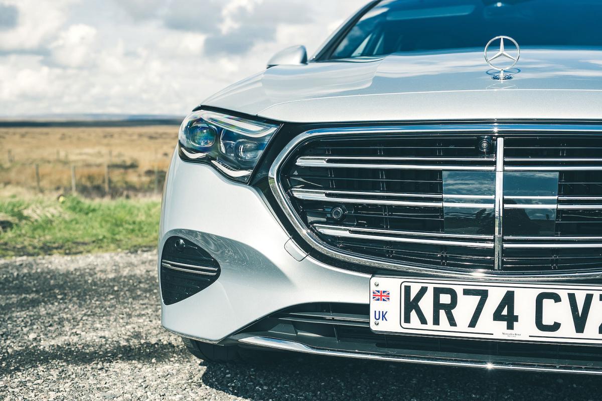 Mercedes E-Class Estate grille