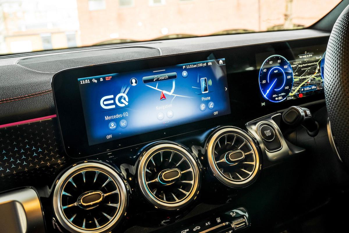 Mercedes EQB interior infotainment