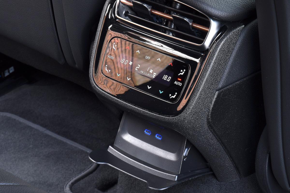 Mercedes EQE interior detail