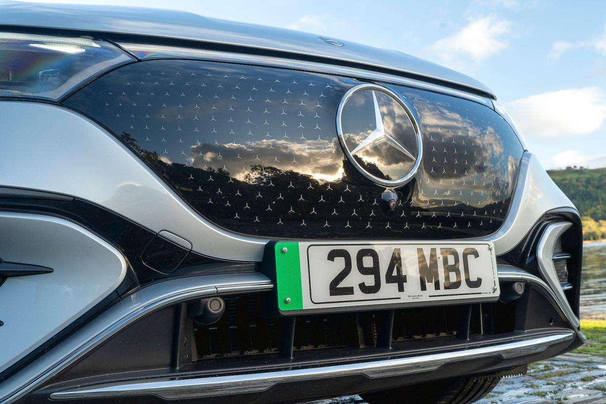 Mercedes EQE SUV front detail