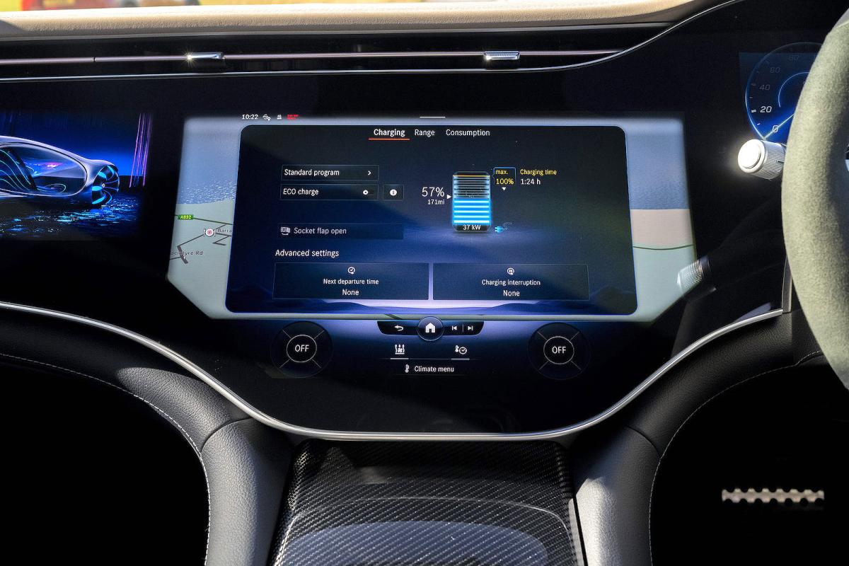 Mercedes EQS interior infotainment