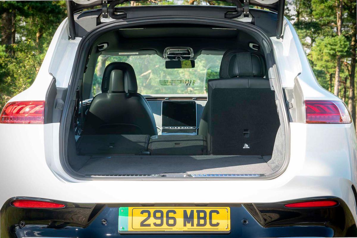 Mercedes EQS SUV boot