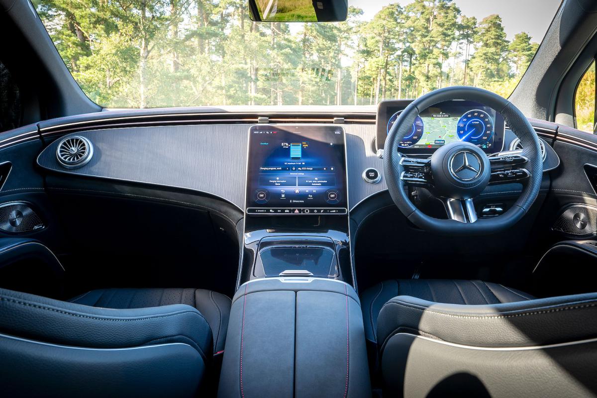 Mercedes EQS SUV dashboard