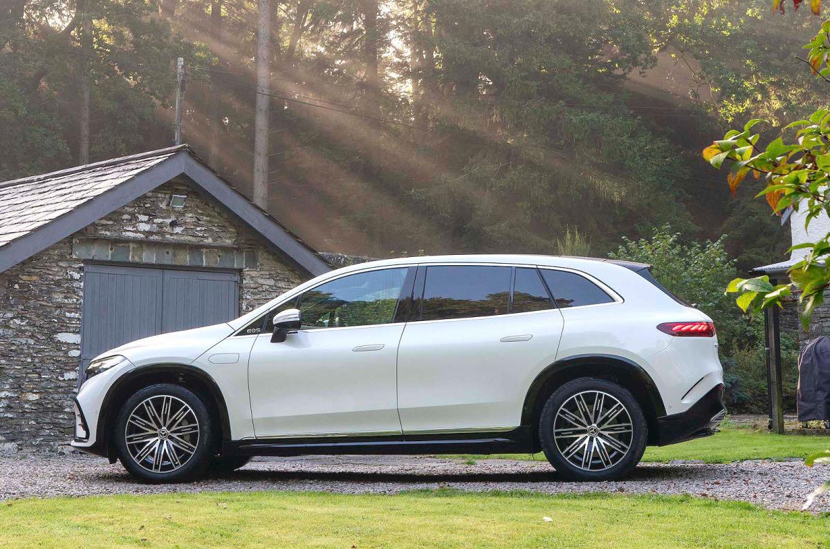 Mercedes EQS SUV left static
