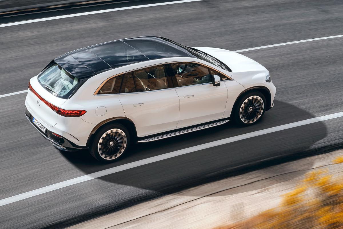 Mercedes EQS SUV right driving