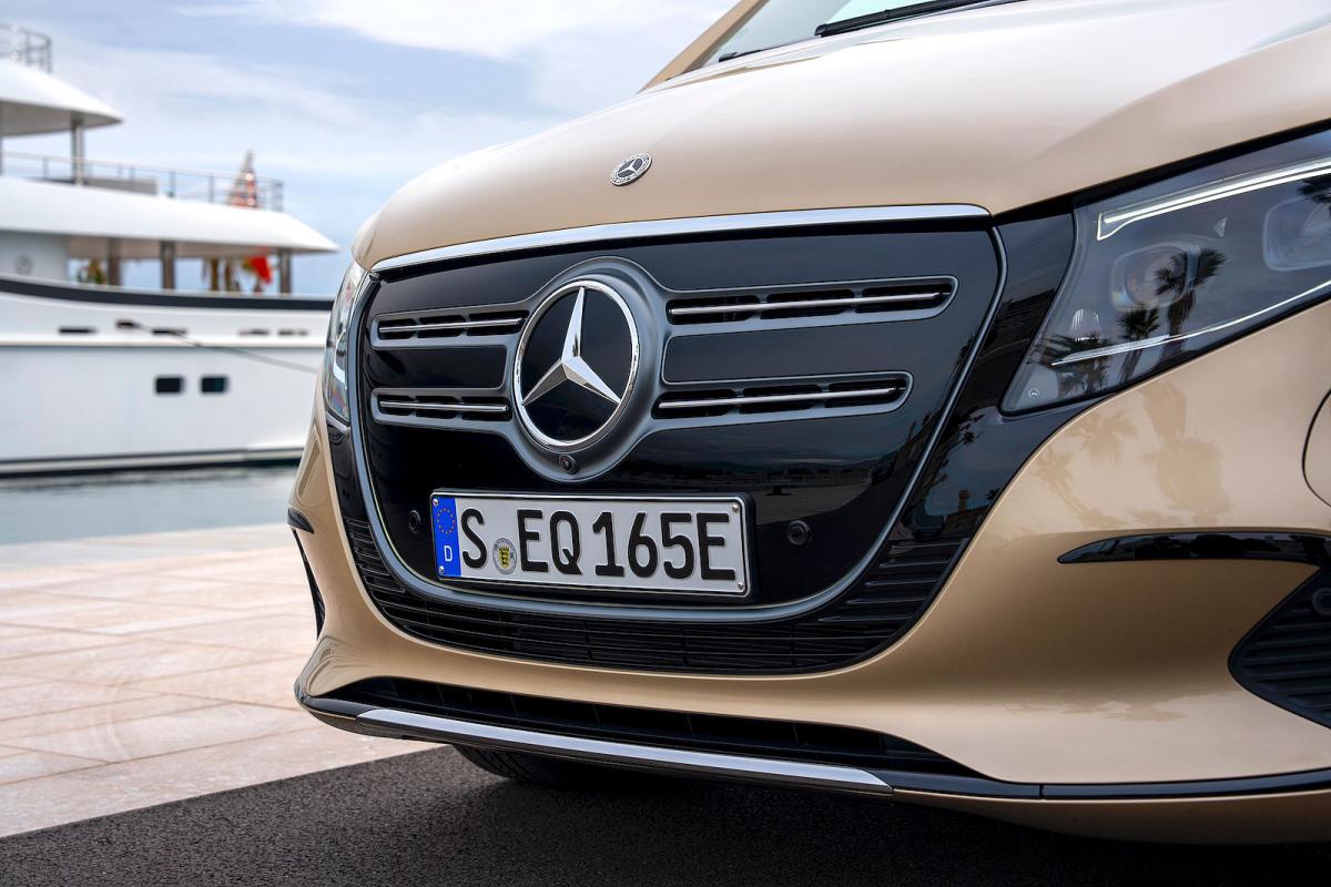 Mercedes EQV grille detail