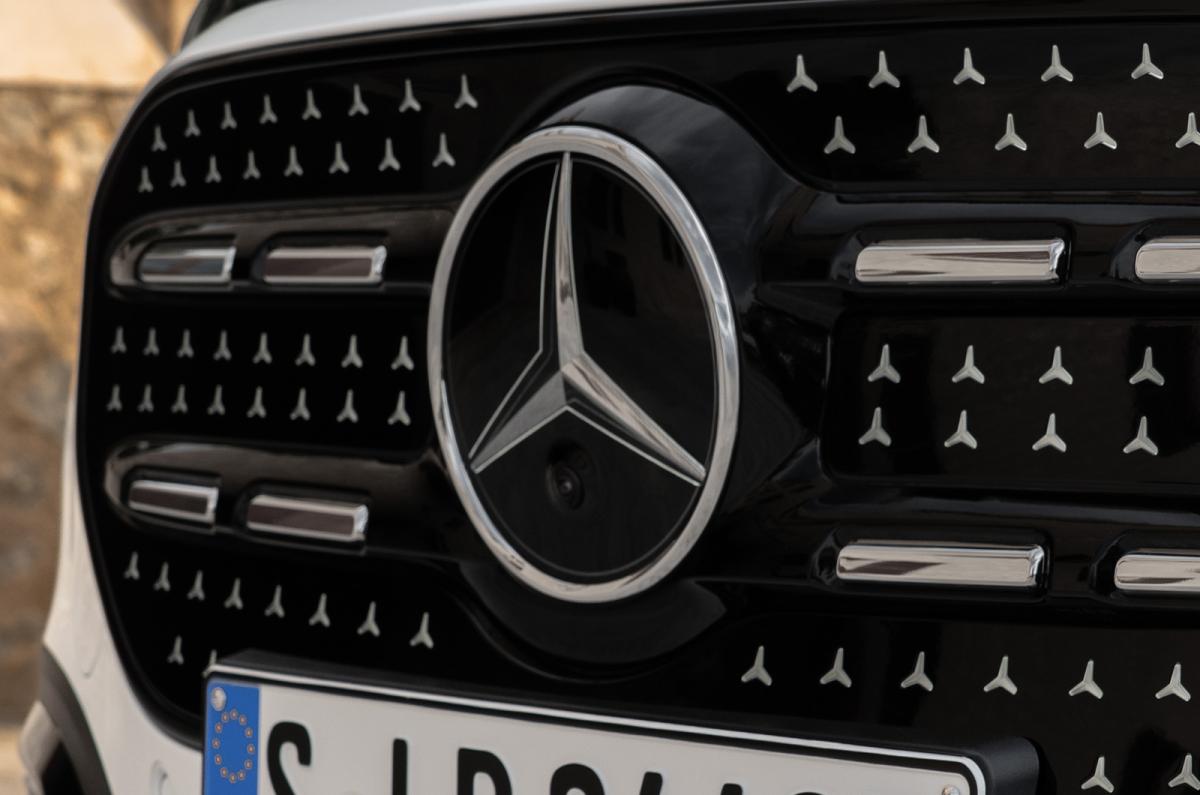 Mercedes GLB badge
