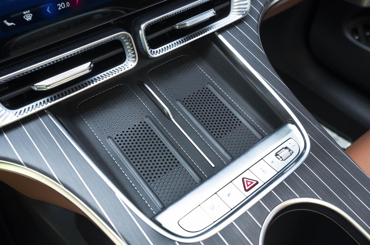 Mercedes GLC Electric wireless phone charger