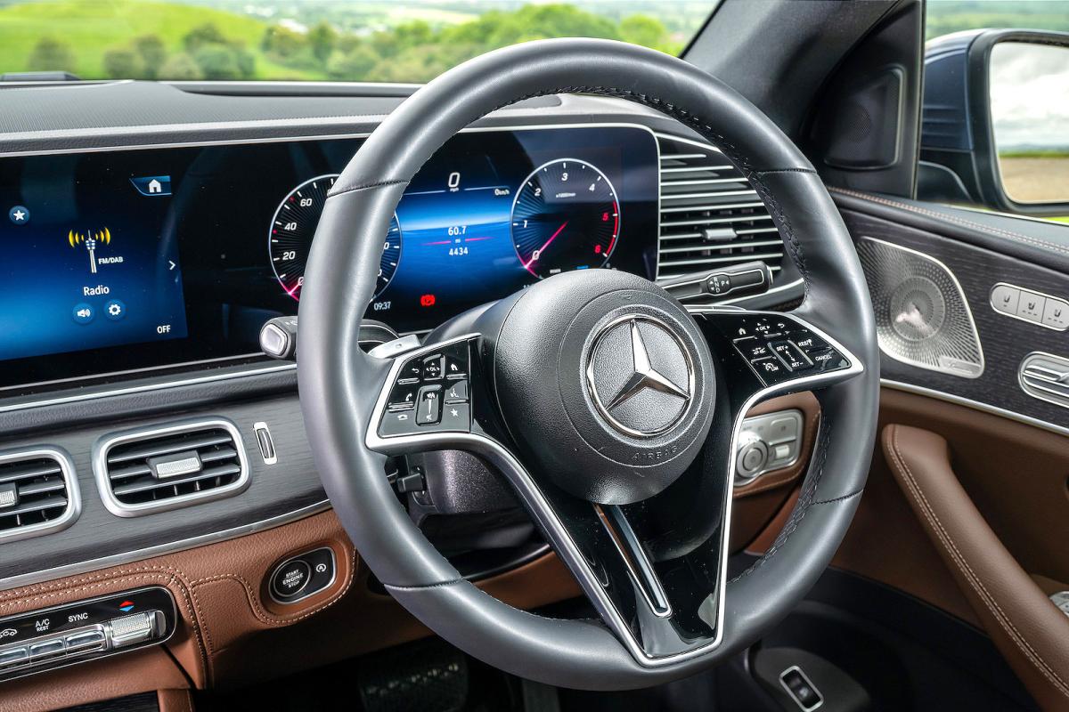 Mercedes GLE Coupé steering wheel and screen