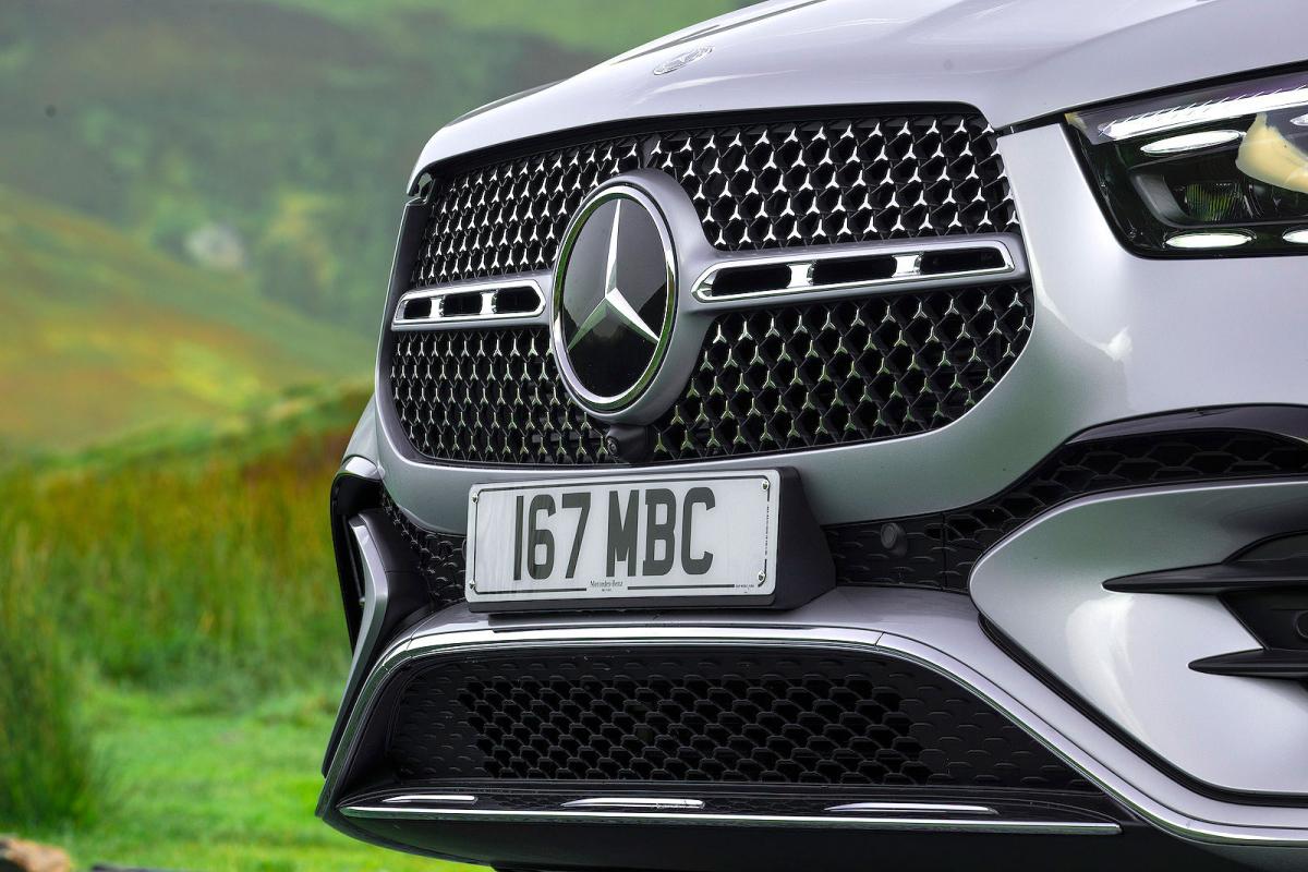 Mercedes GLE grille detail