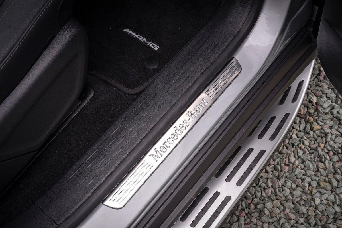 Mercedes GLE kickplate detail