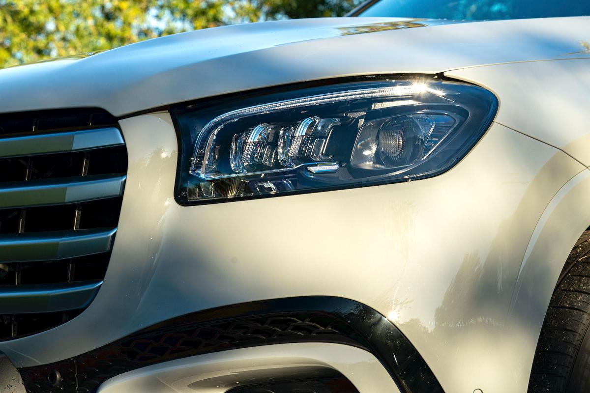 Mercedes GLS headlights detail