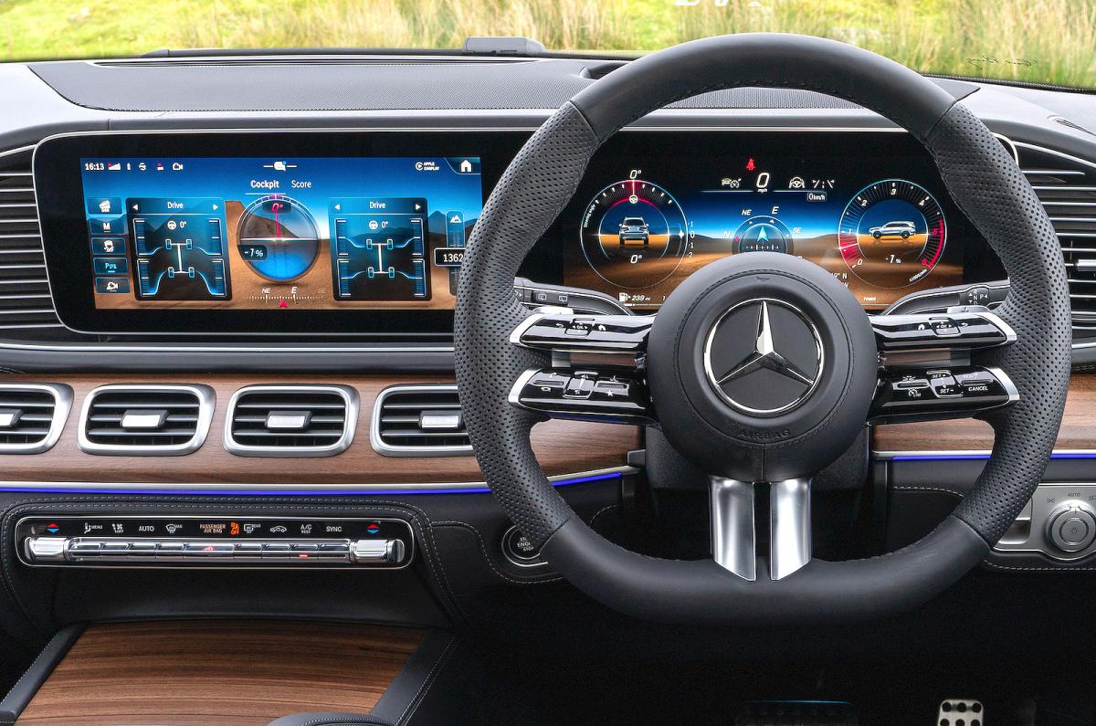 Mercedes GLS infotainment screens