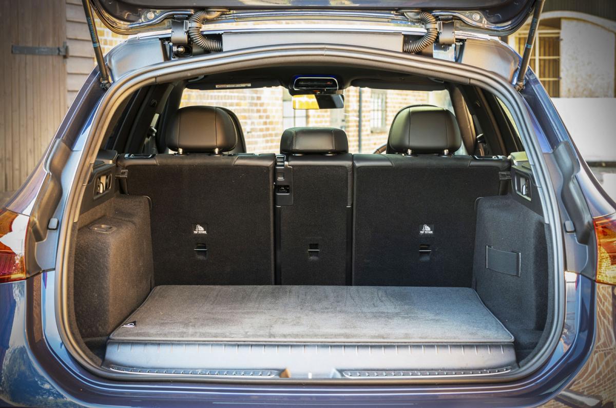 Mercedes C-Class Estate boot
