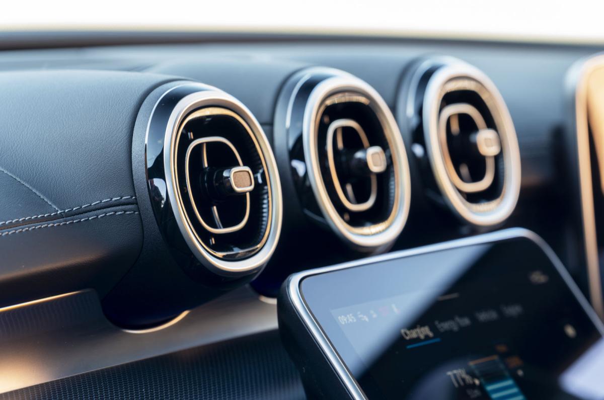 Mercedes C-Class Estate dashboard vents