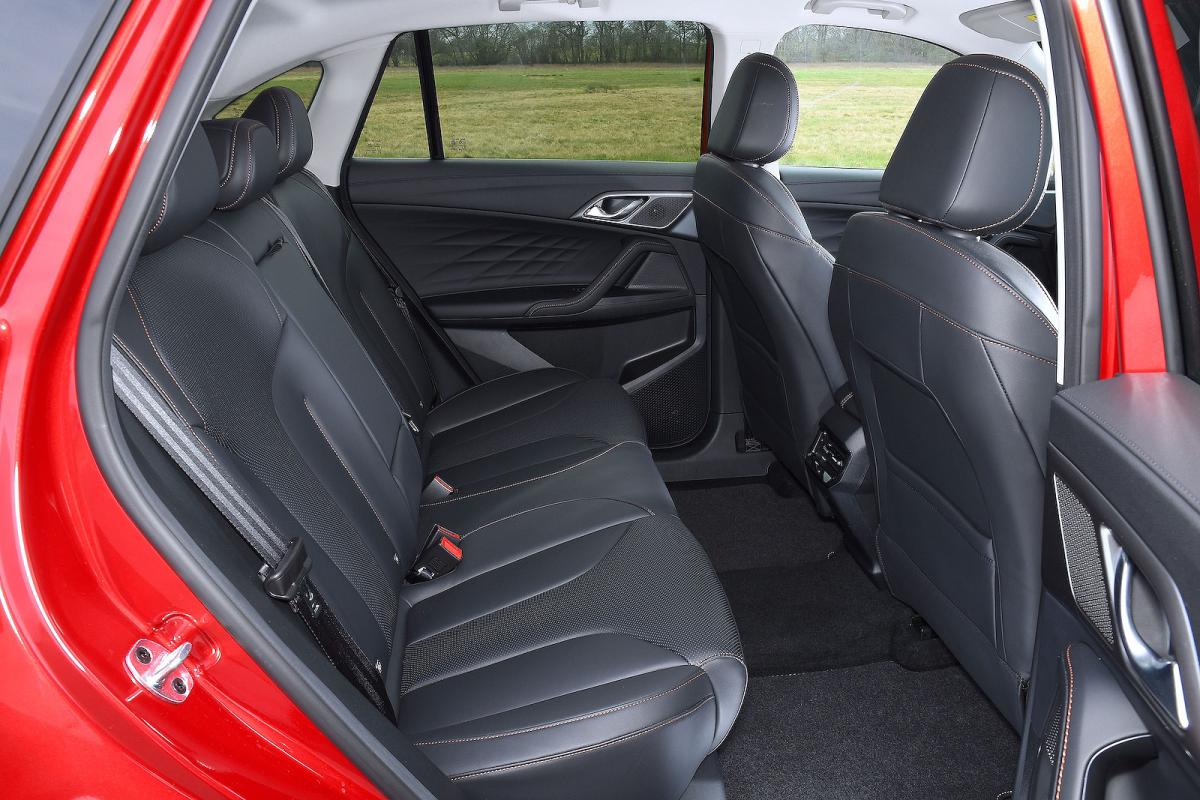 MG HS back seats