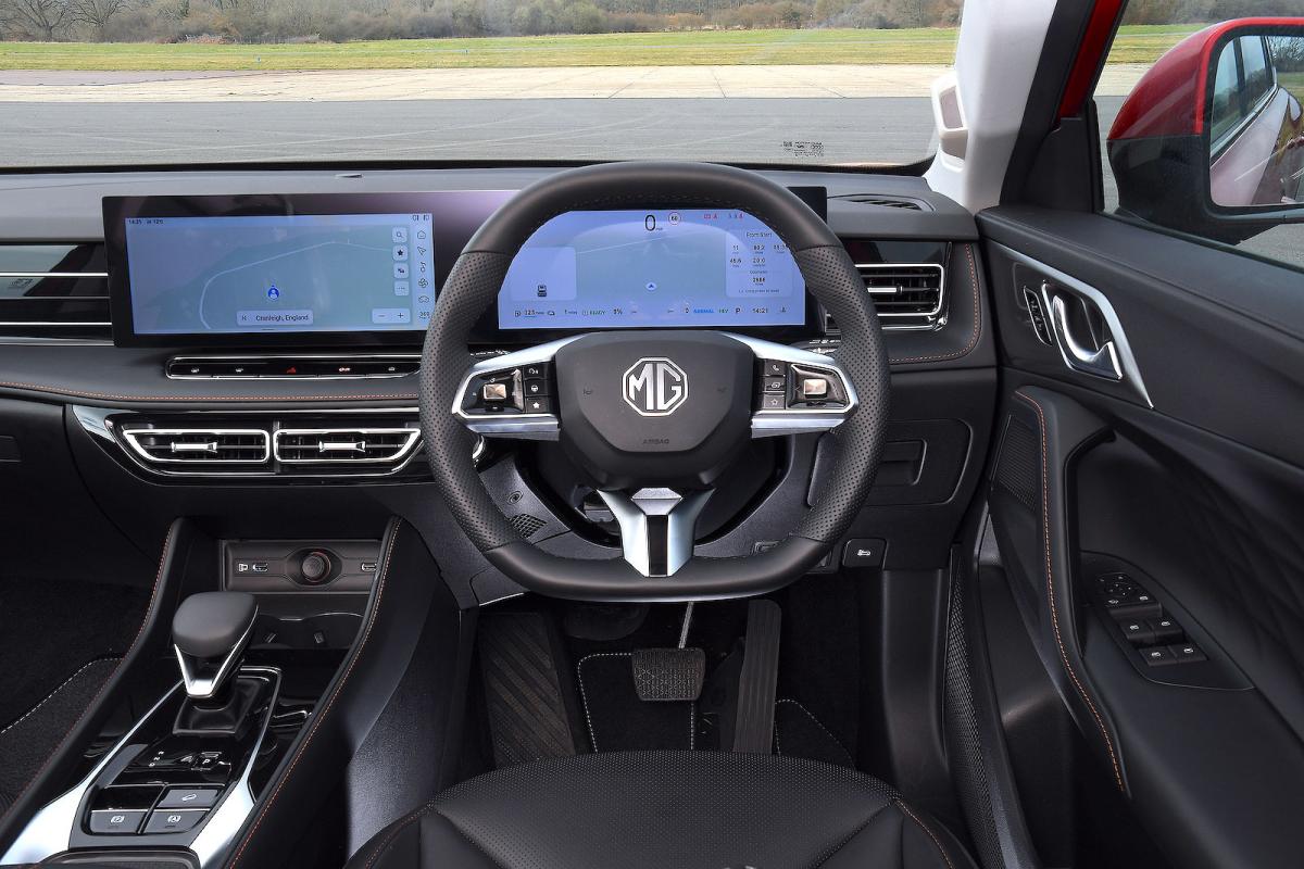 MG HS dashboard