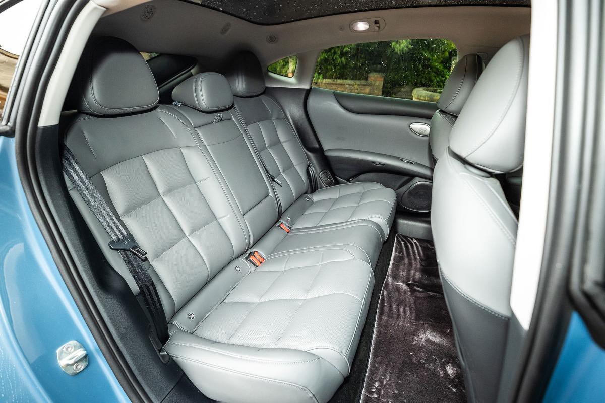MG IM5 back seats