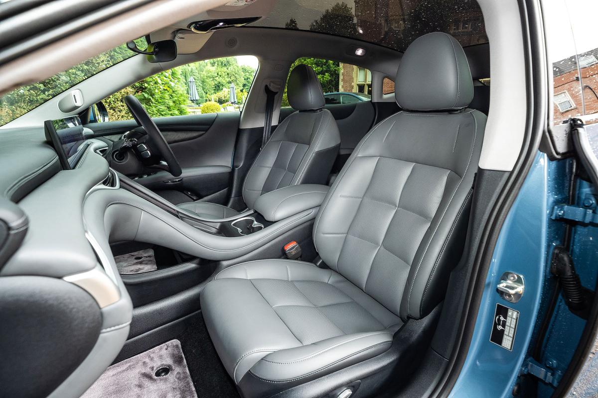 MG IM5 front seats