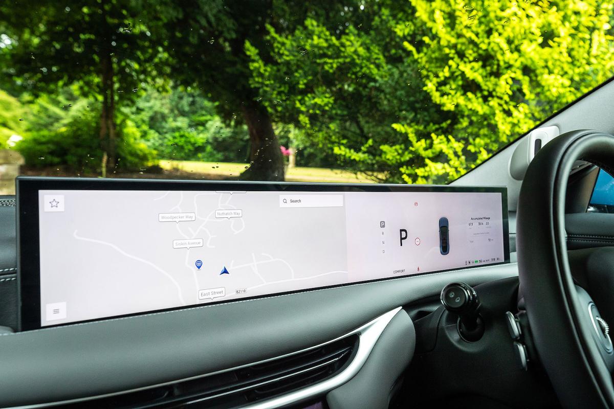 MG IM5 infotainment touchscreen