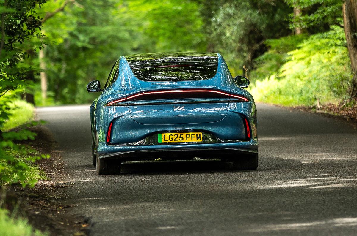 MG IM5 rear driving