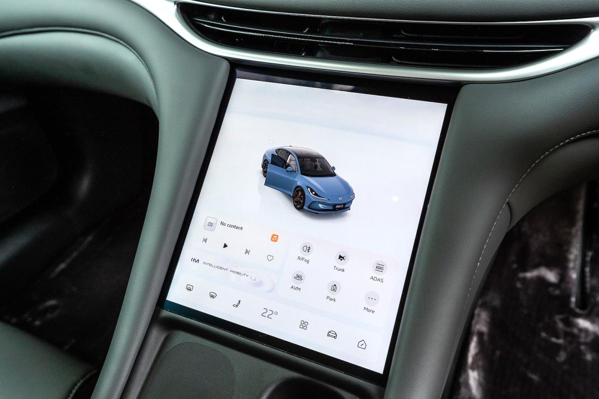 MG IM5 touchscreen