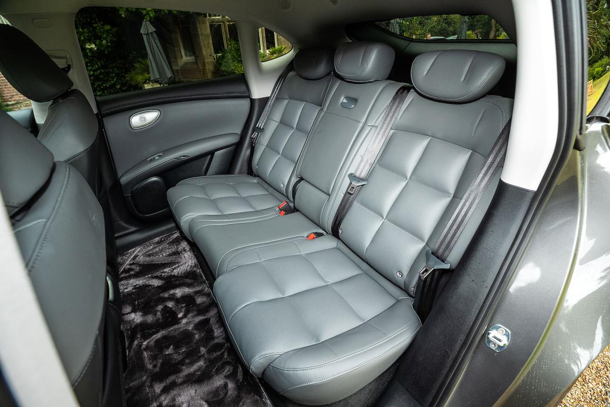MG IM6 back seats