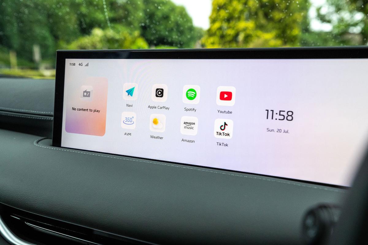 MG IM6 infotainment touchscreen