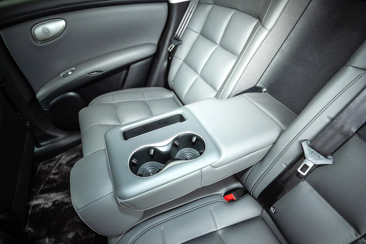 MG IM6 rear armrest
