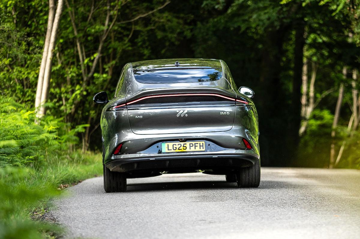 MG IM6 rear driving