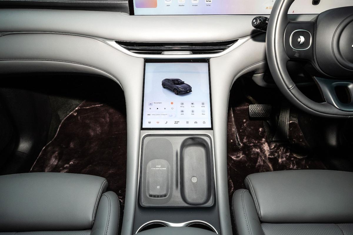 MG IM6 touchscreen
