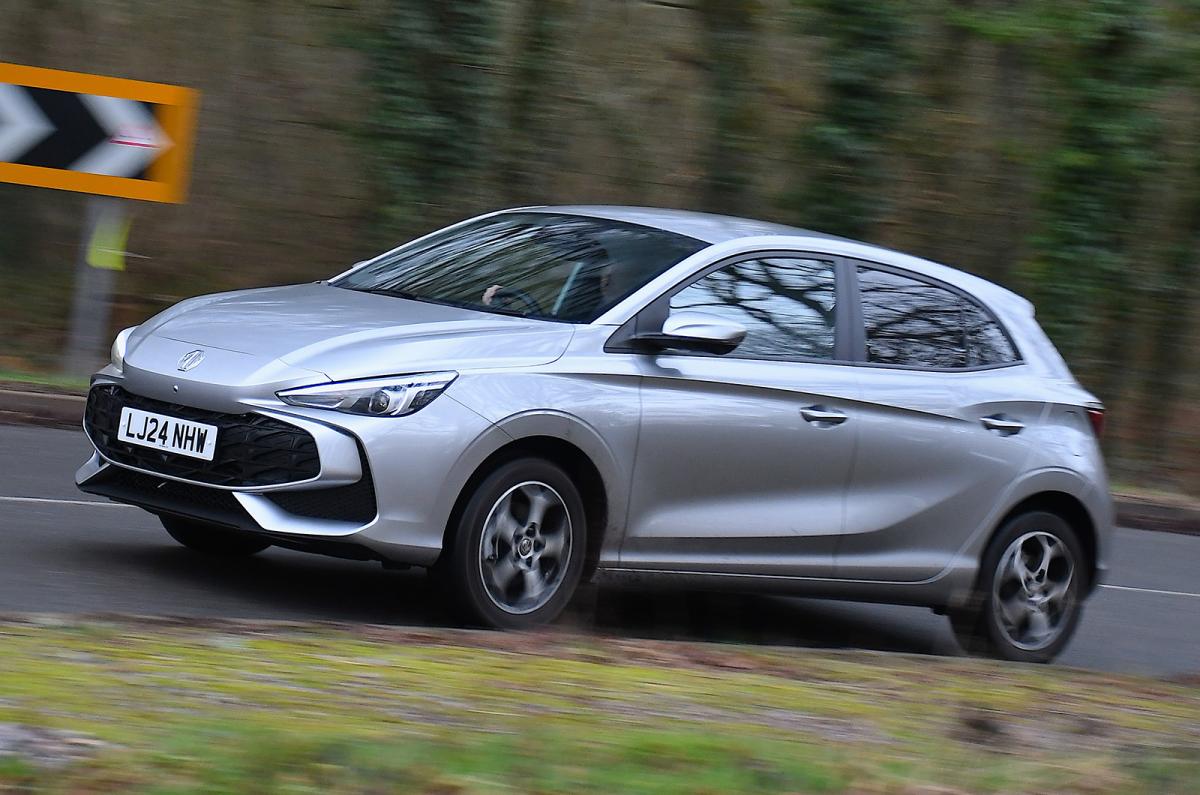 MG3 driving front left