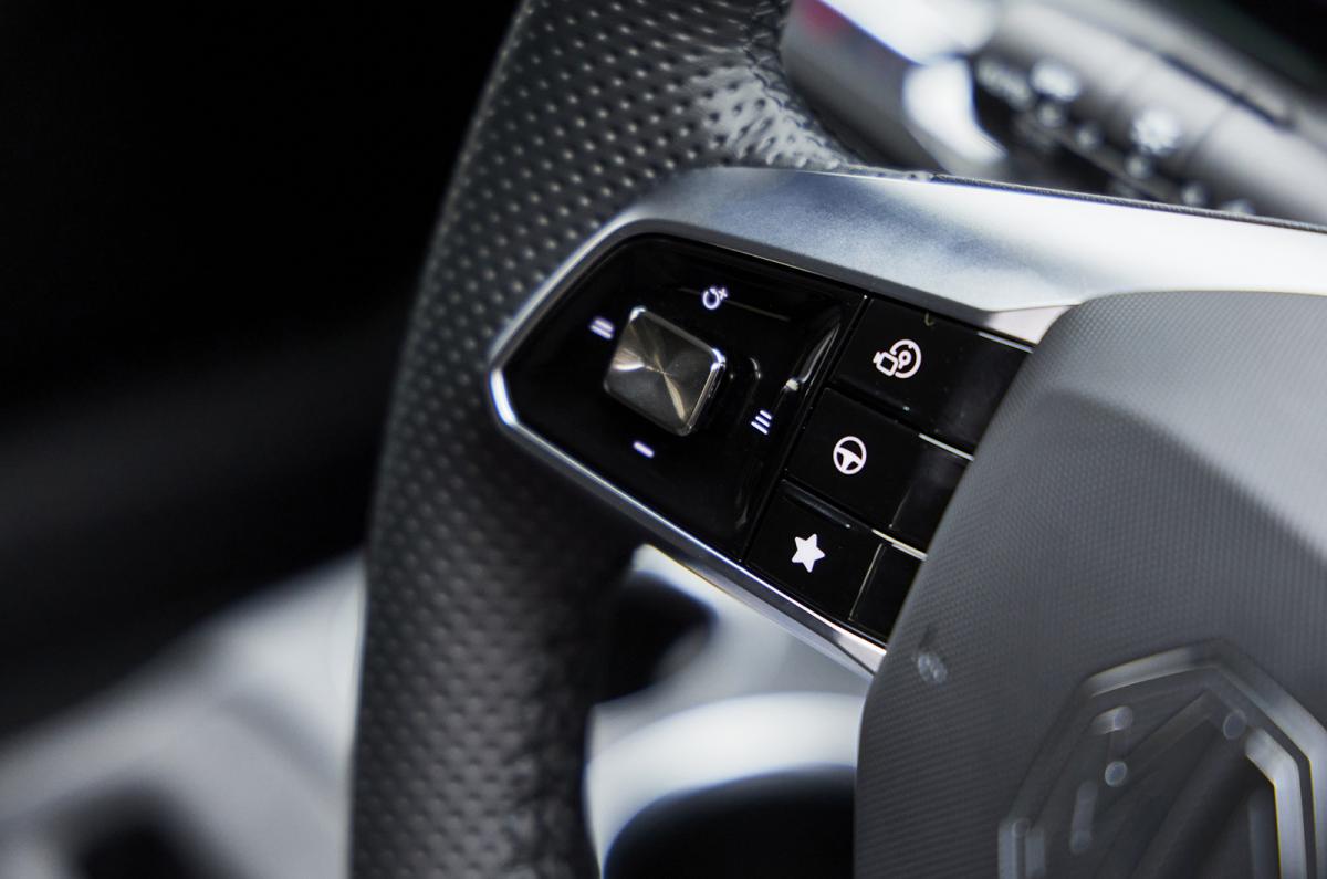 MG4 steering wheel detail