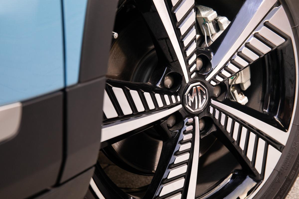 MG ZS EV alloy wheel detail