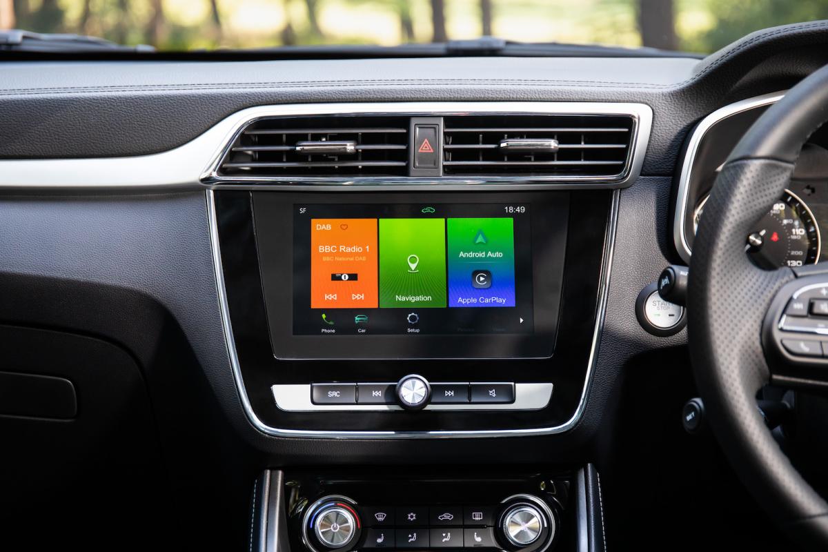 MG ZS EV interior infotainment
