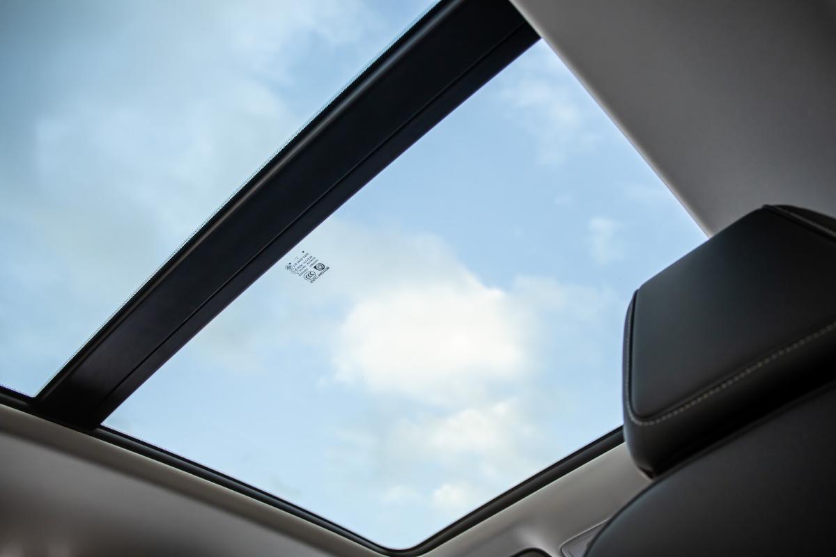 MG ZS EV panoramic roof