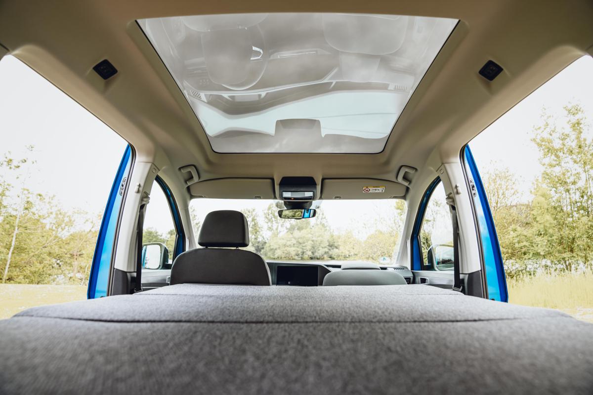 Volkswagen Caddy California interior bed