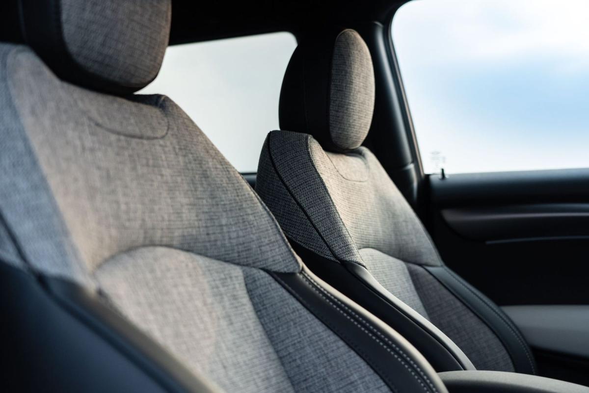Mini Electric 2022 interior front seats