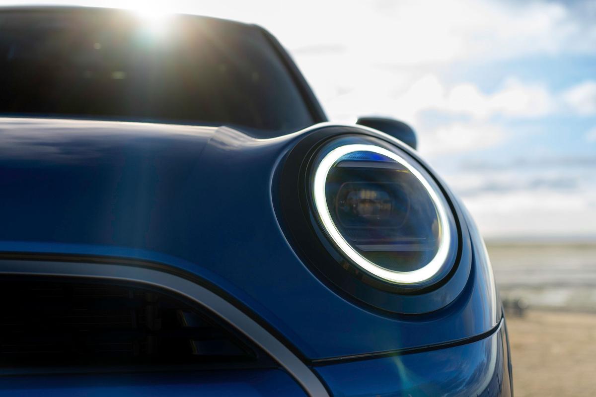 Mini Cooper 5 Door headlights