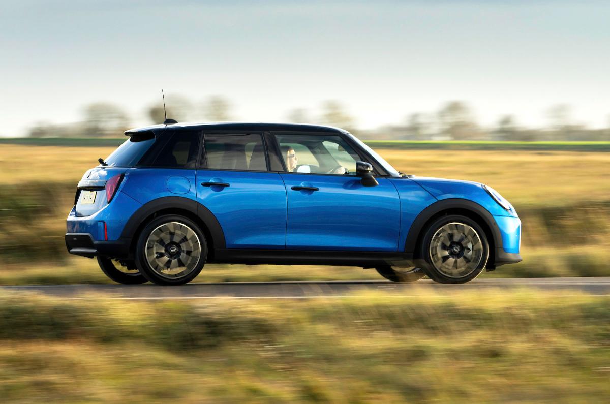 Mini Cooper 5 Door right driving