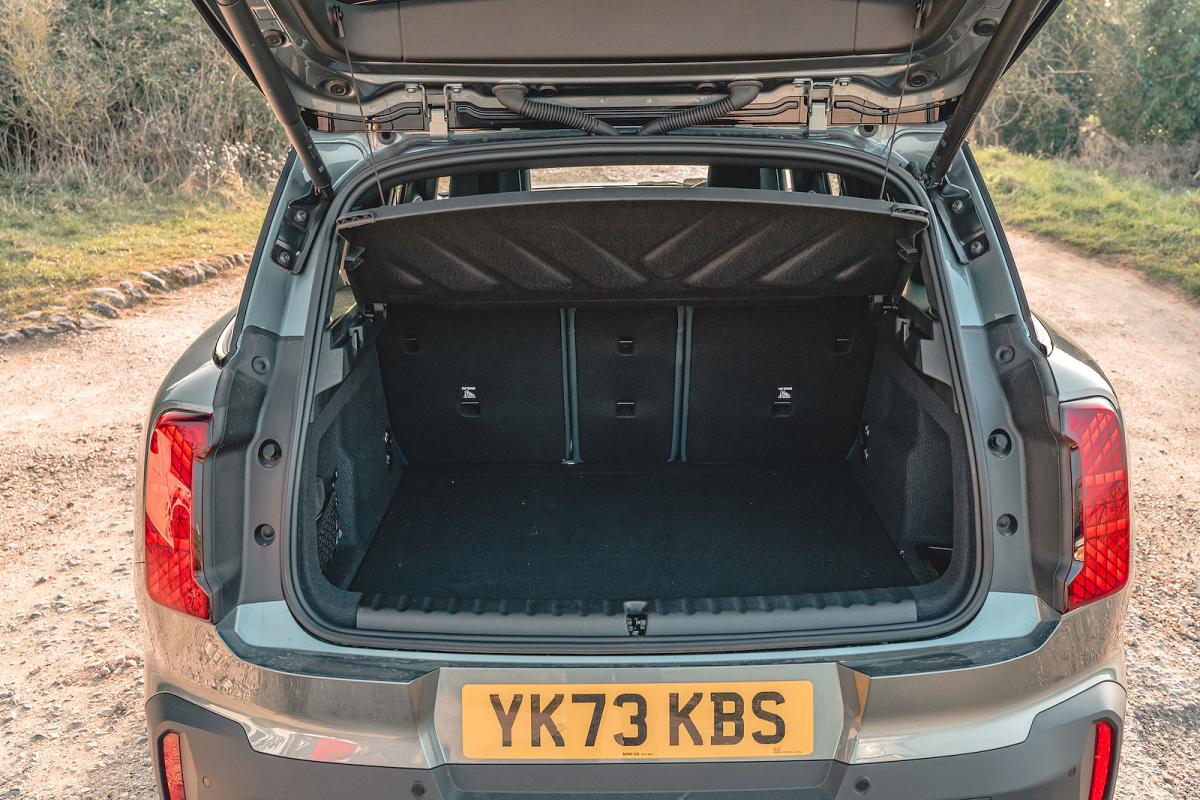 Mini Countryman boot open