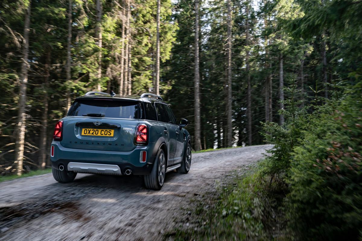 Mini Countryman 2021 rear tracking