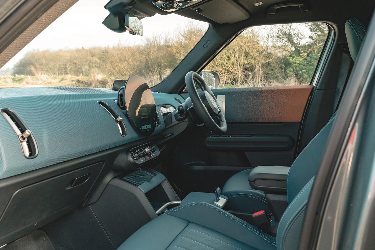 Mini Countryman interior front seats