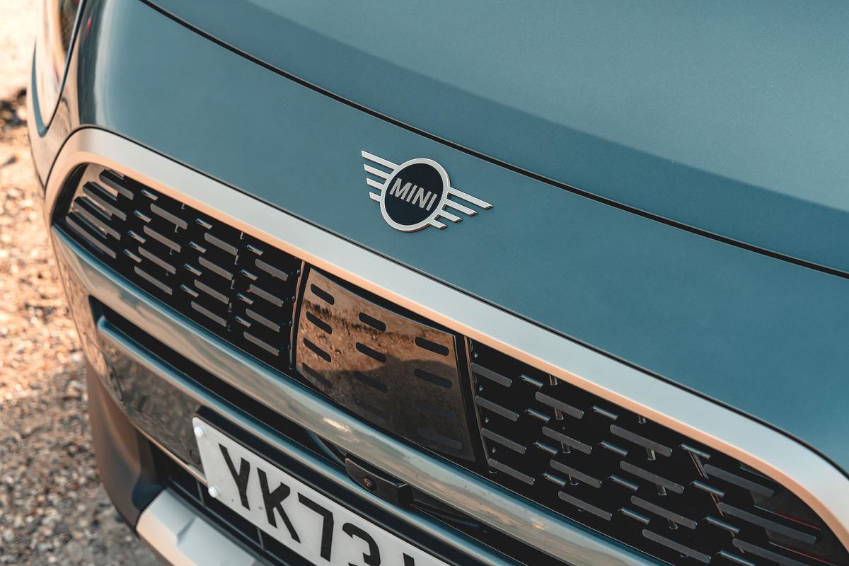 Mini Countryman grille detail