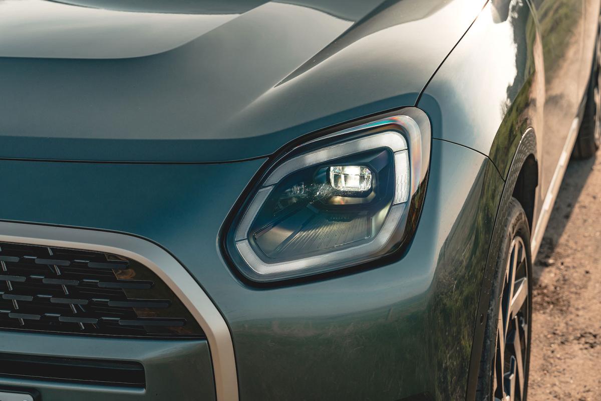 Mini Countryman headlights detail